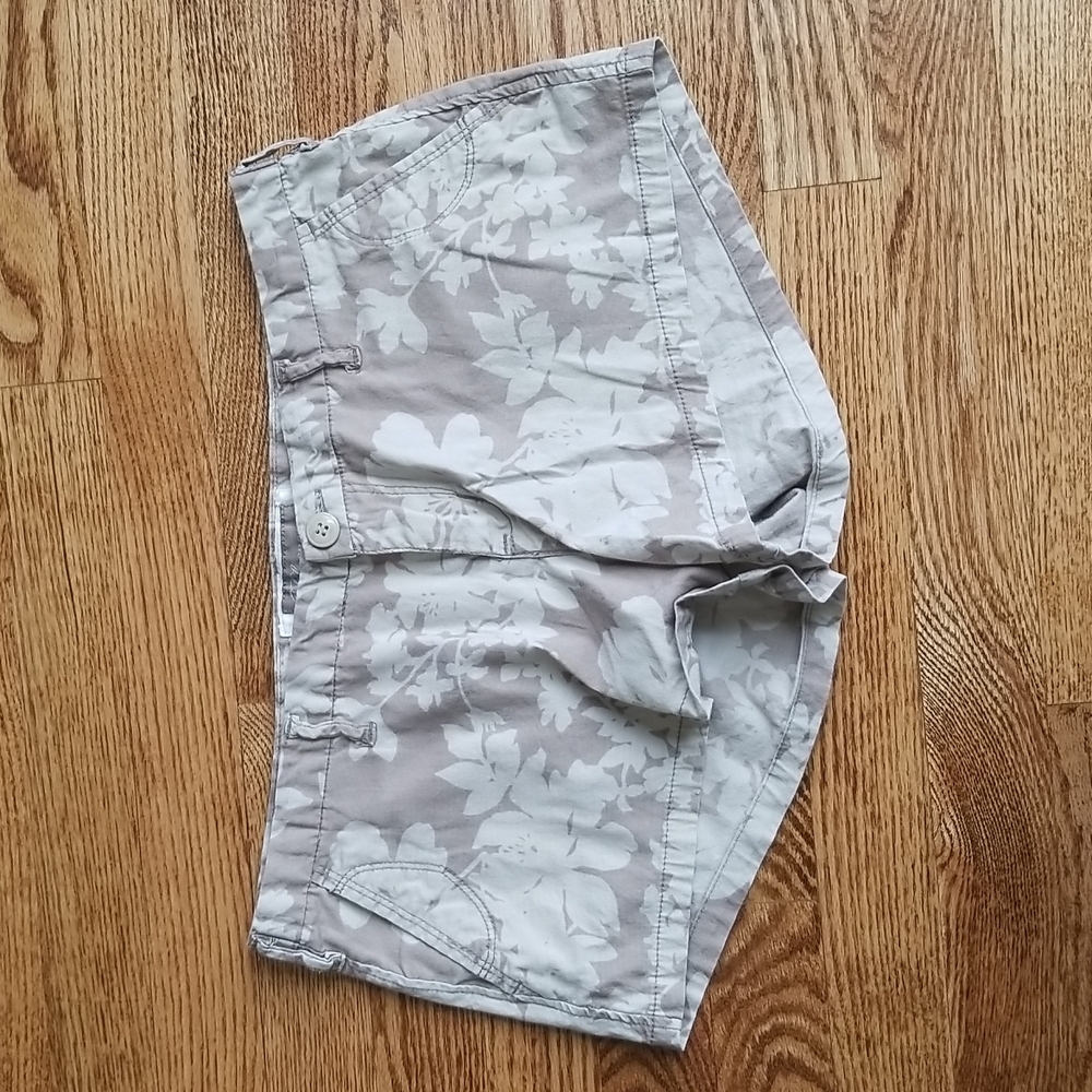 (9) Bluenotes Floral Print Cotton Blend Beach Summer Vacation Shorts